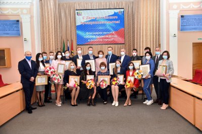 В честь Дня российского предпринимательства наградами мэра города отмечены члены ДВОПП